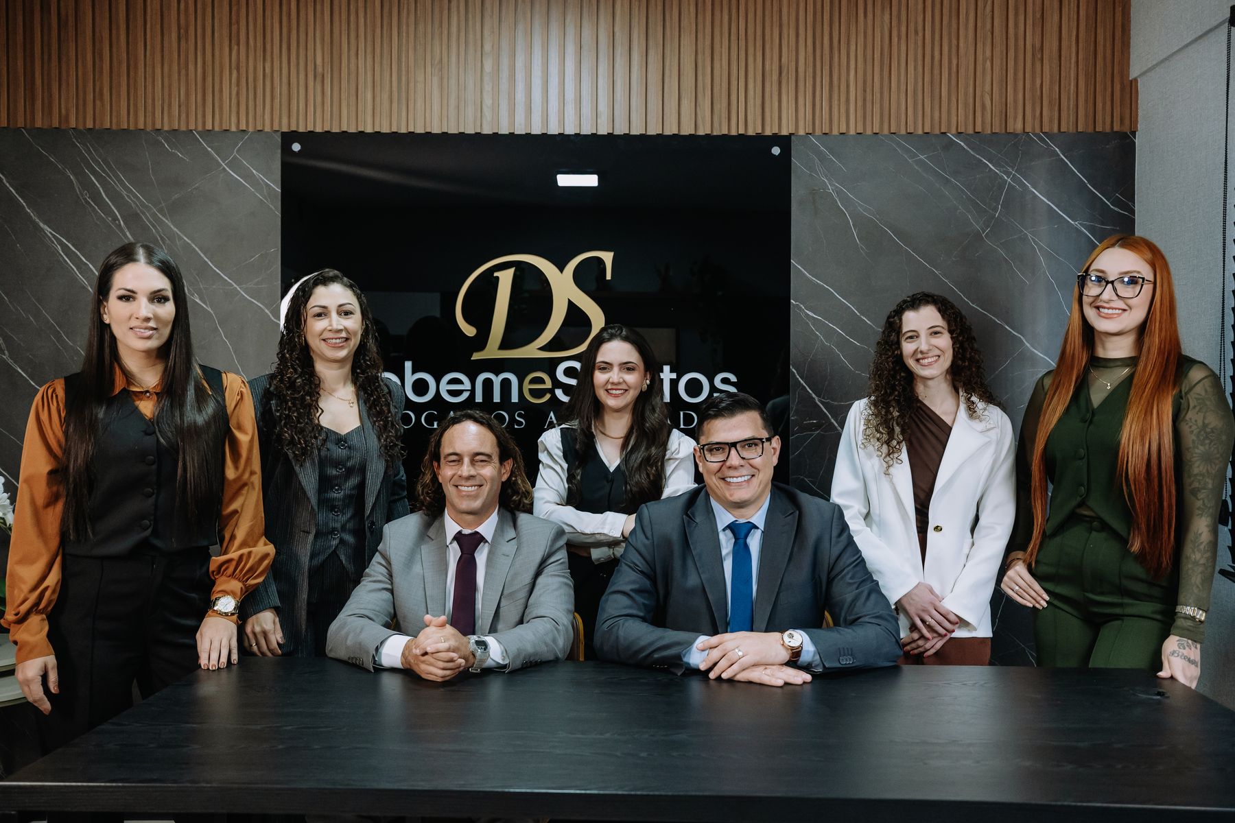 Sócios fundadores com a equipe do escritório
